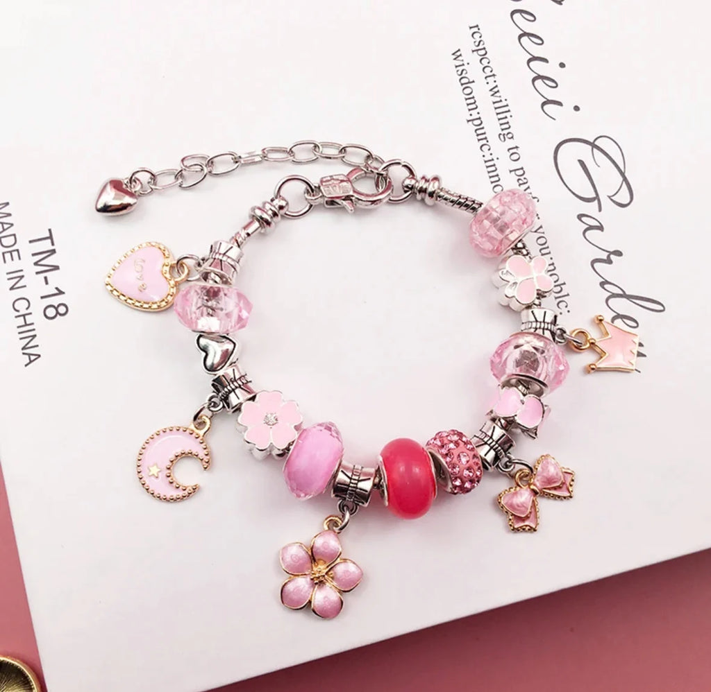 XXL Armband Set mit Schmuckschatulle | Elegantes Set mit 60 Anhängern | Stilvolle Schmuckschatulle für besondere Anlässe