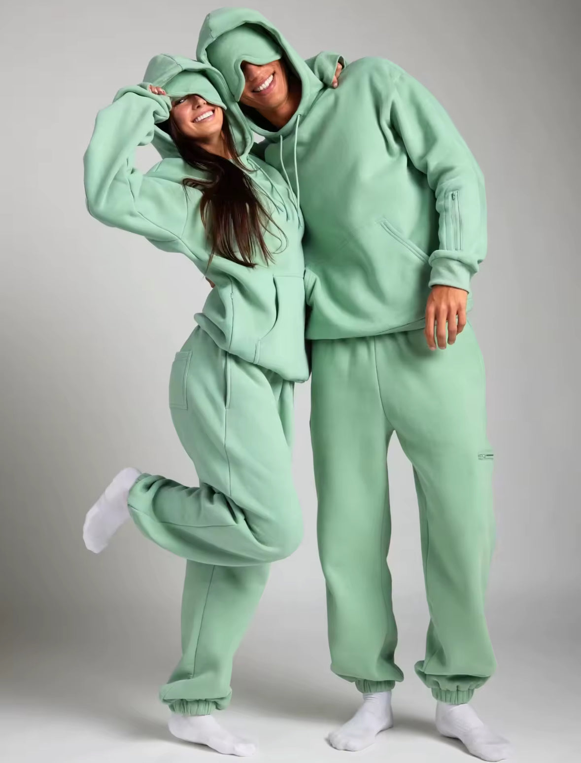 Reise Hoodie mit integrierter Schlafmaske für ultimativen Komfort | Flauschiges Material für entspannte Reisen